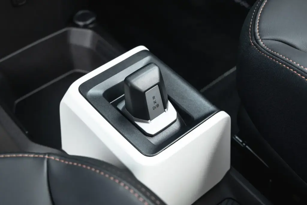 Dacia Spring 100 cv 42 Motor16