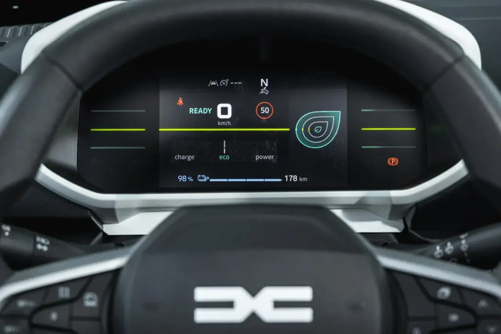 Dacia Spring 100 cv 44 Motor16