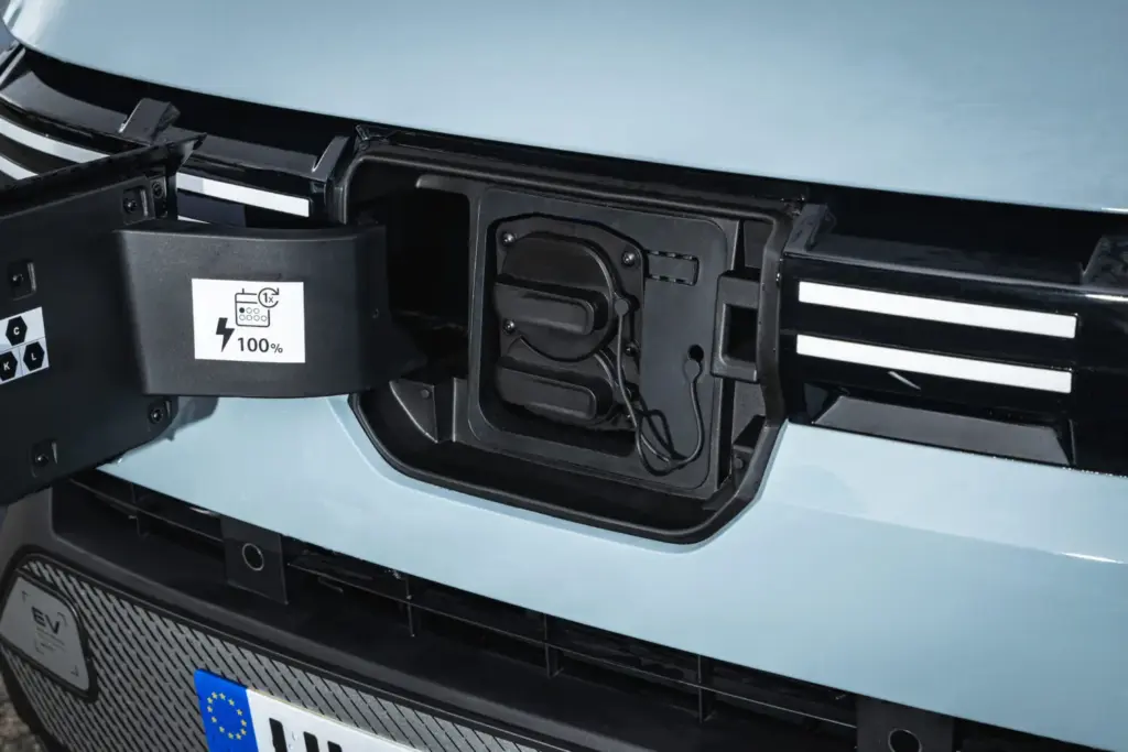 Dacia Spring 100 cv 49 Motor16