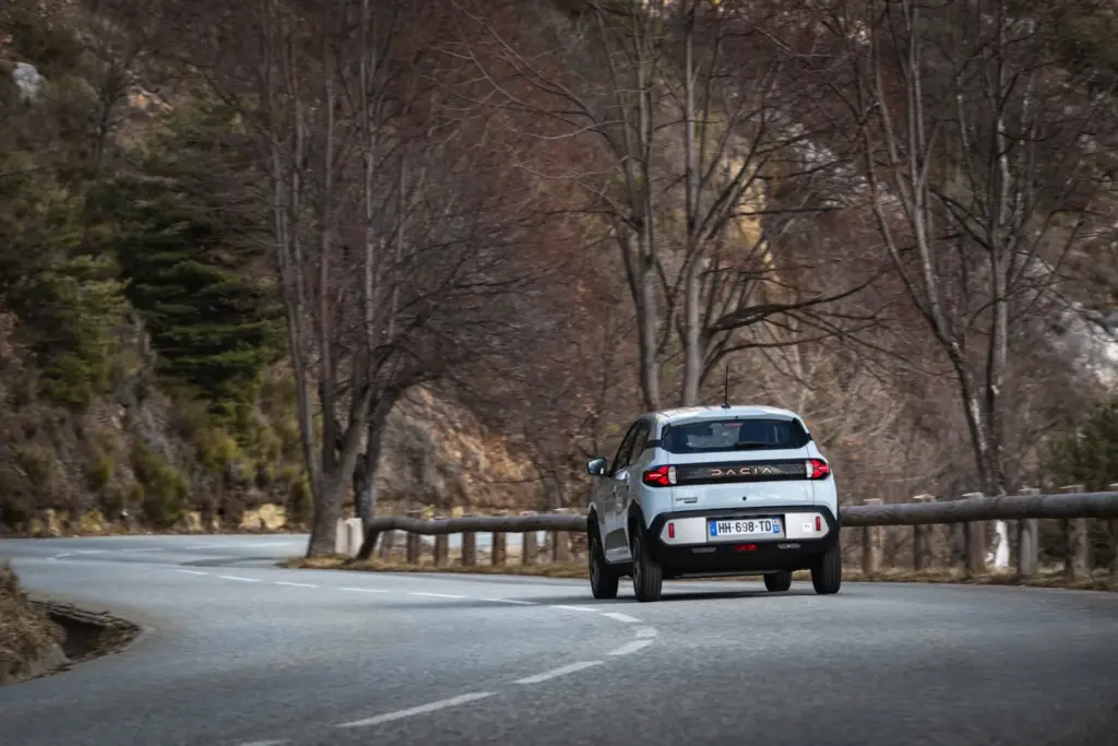 Primera prueba del Dacia Spring 2026: 100 CV que cambian por completo al benjamín rumano