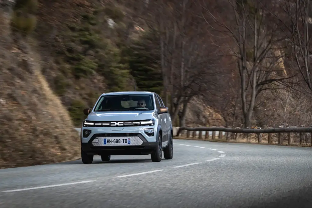 Primera prueba del Dacia Spring 2026: 100 CV que cambian por completo al benjamín rumano