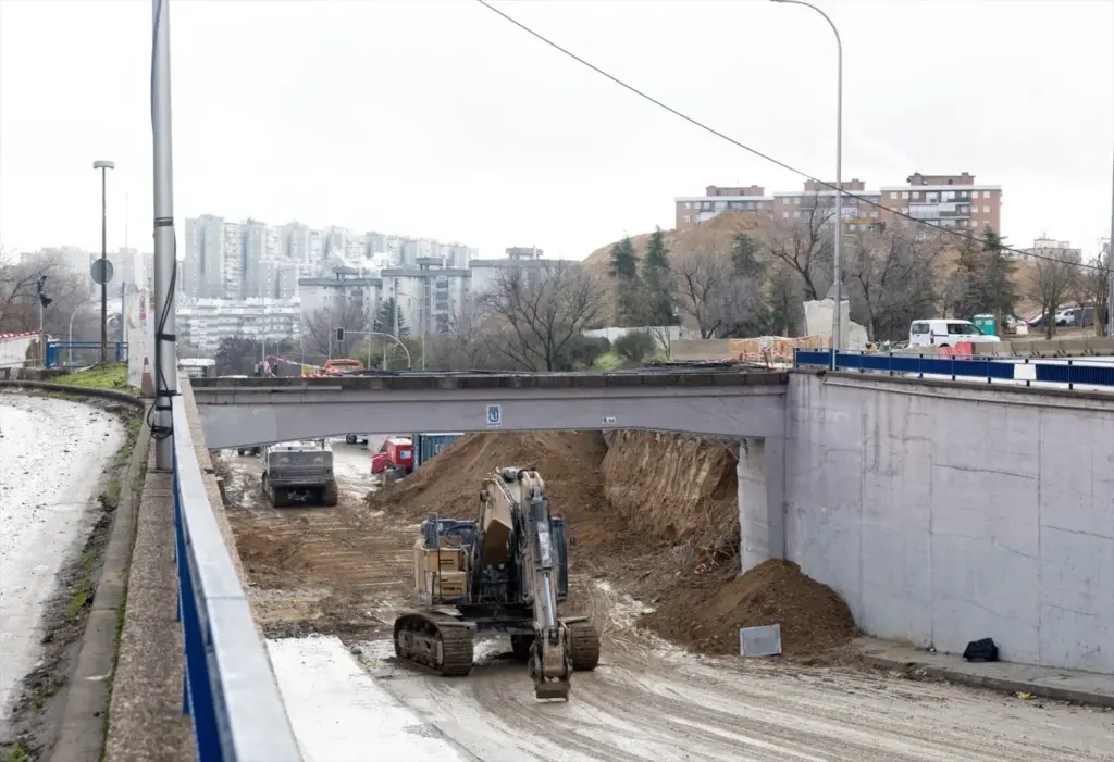 Si vives en Navalcarnero, Móstoles o Alcorcón estás de suerte: en 2026 podrás utilizar un nuevo túnel que te ahorrará media hora yendo al trabajo 2 Motor16 Así avanzan las obras del túnel subterráneo de la A-5