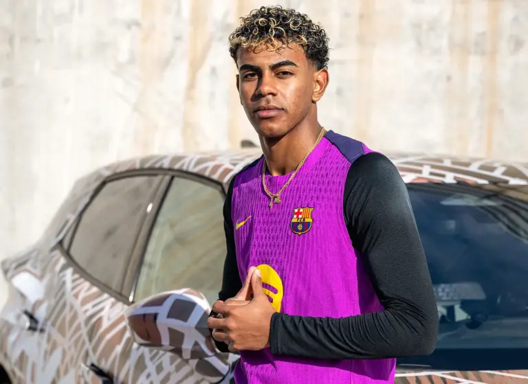 Los jugadores del FC Barcelona prueban el nuevo CUPRA Raval antes de su lanzamiento: así valoran la experiencia