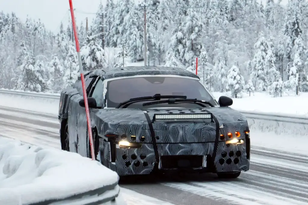 El Ferrari Luce sale de pruebas a carretera.. vestido de 'Frankenstein' 3 Motor16 Ferrari Luce 2028 espia 1 Motor16
