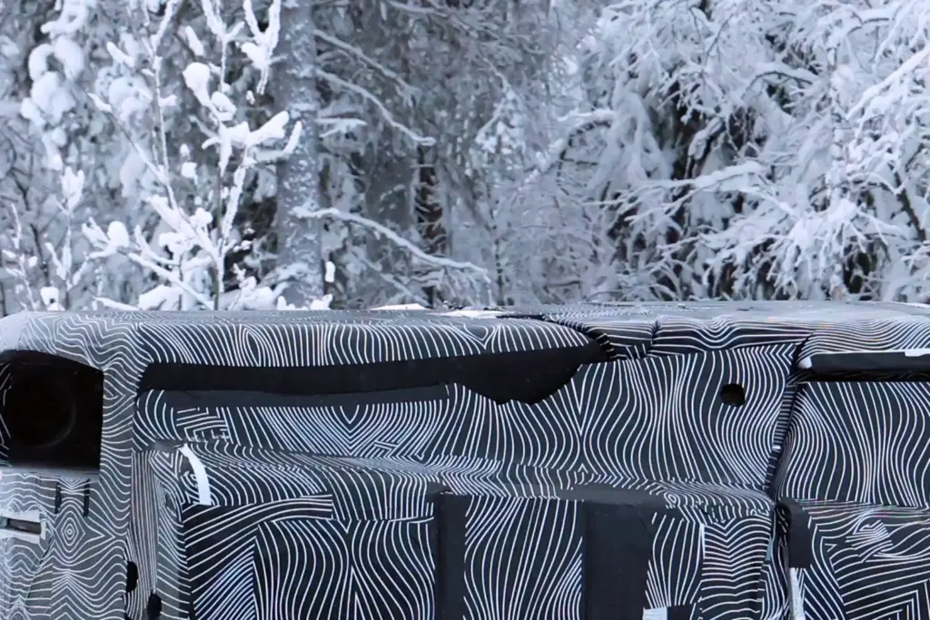 El Ferrari Luce sale de pruebas a carretera.. vestido de 'Frankenstein' 15 Motor16 Ferrari Luce 2028 espia 14 Motor16