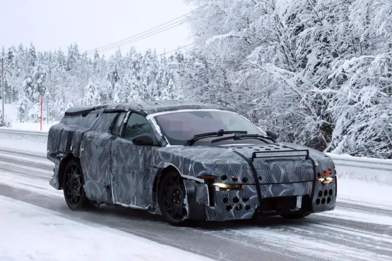 El Ferrari Luce sale de pruebas a carretera.. vestido de ‘Frankenstein’