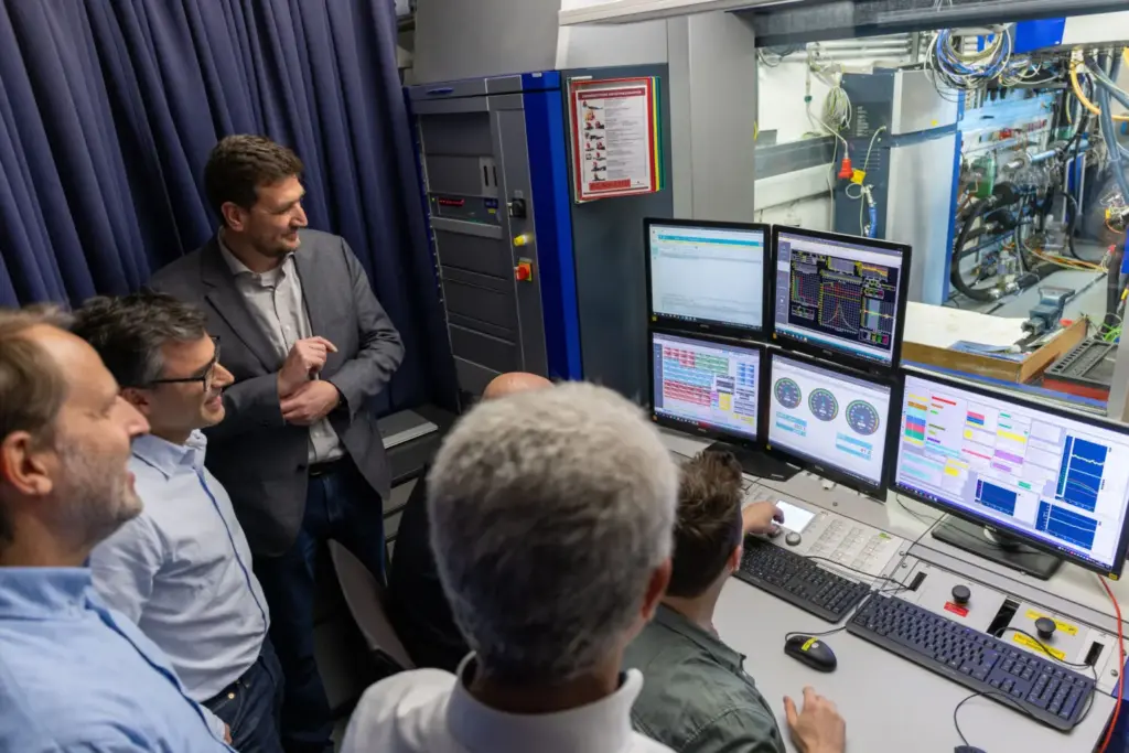 Foto motor Horse y Repsol Motor16