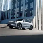 Los dos coches de Geely -uno de ellos récord Guinness- con los que quiere conquistar el mercado español