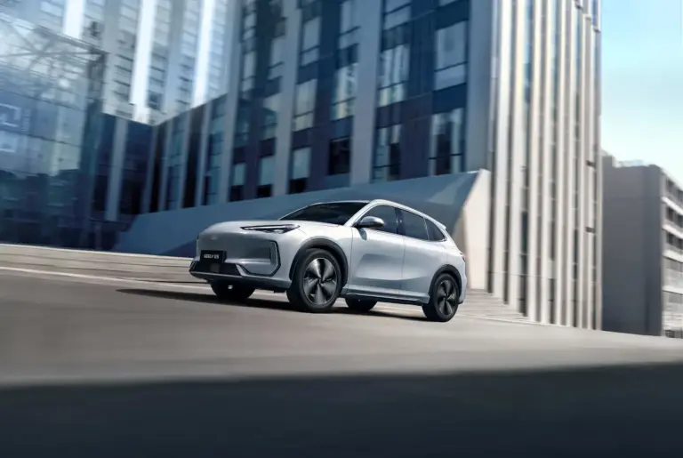 Los dos coches de Geely -uno de ellos récord Guinness- con los que quiere conquistar el mercado español