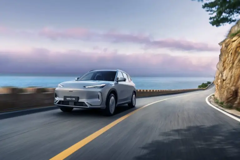 Geely Auto desembarca en España con dos modelos electrificados