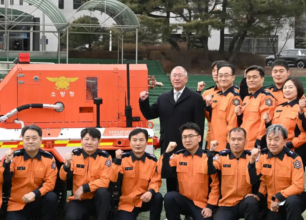Hyundai vehiculo de bomberos no tripulado 12 Motor16