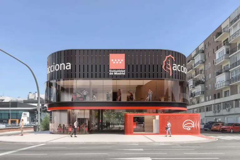 Acciona construirá en plena Castellana una electrolinera con 20 puntos de carga ultrarrápida