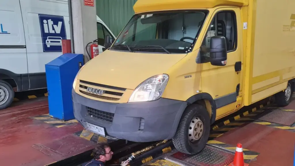 ITV Furgoneta aeca itv Motor16