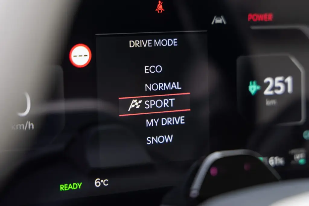 Prueba del Kia EV4 204 CV 81,4 kWh GT-Line. Llegarás muy lejos 28 Motor16 Kia EV4 204 CV long range 23 Motor16