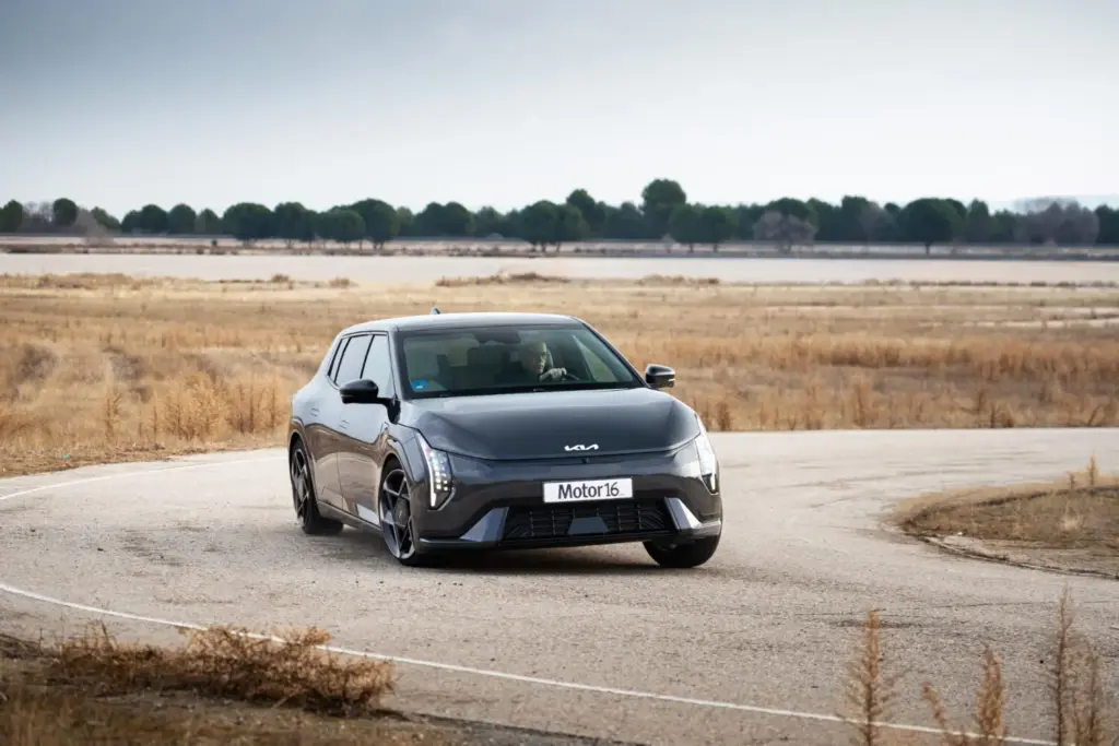 Prueba del Kia EV4 204 CV 81,4 kWh GT-Line. Llegarás muy lejos 47 Motor16 Kia EV4 204 CV long range 42 Motor16