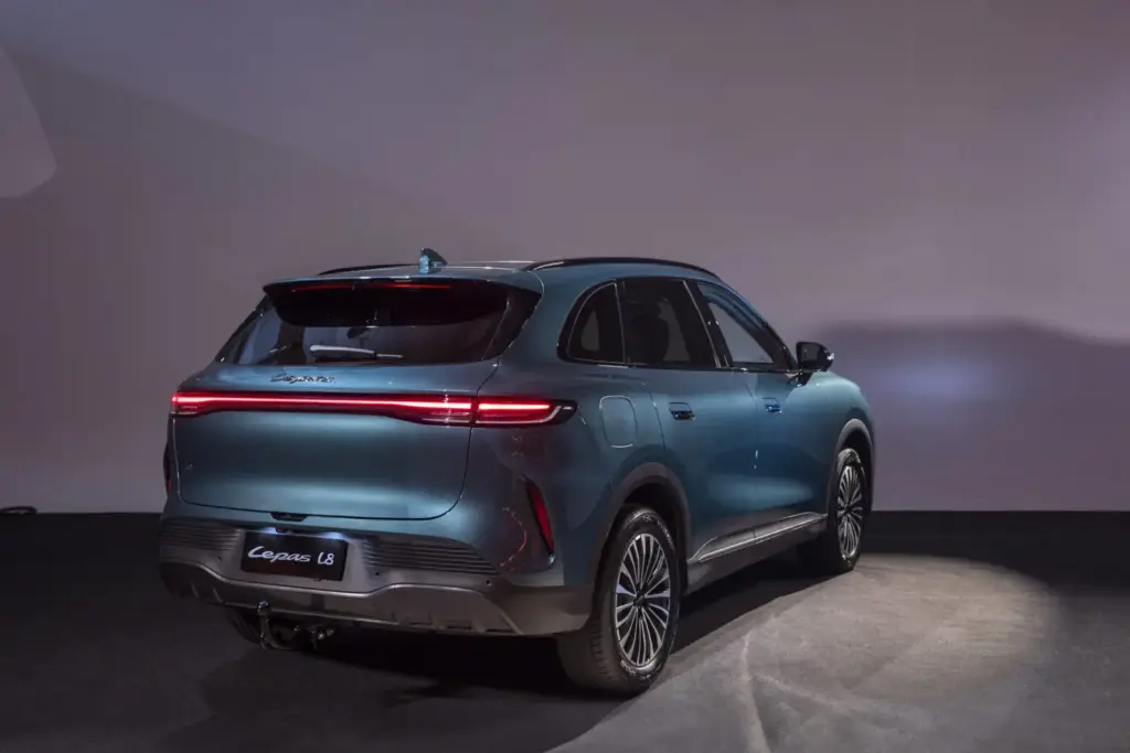 LEPAS L8: el híbrido enchufable que marca el debut de la marca en España 1 Motor16 LEPAS L8