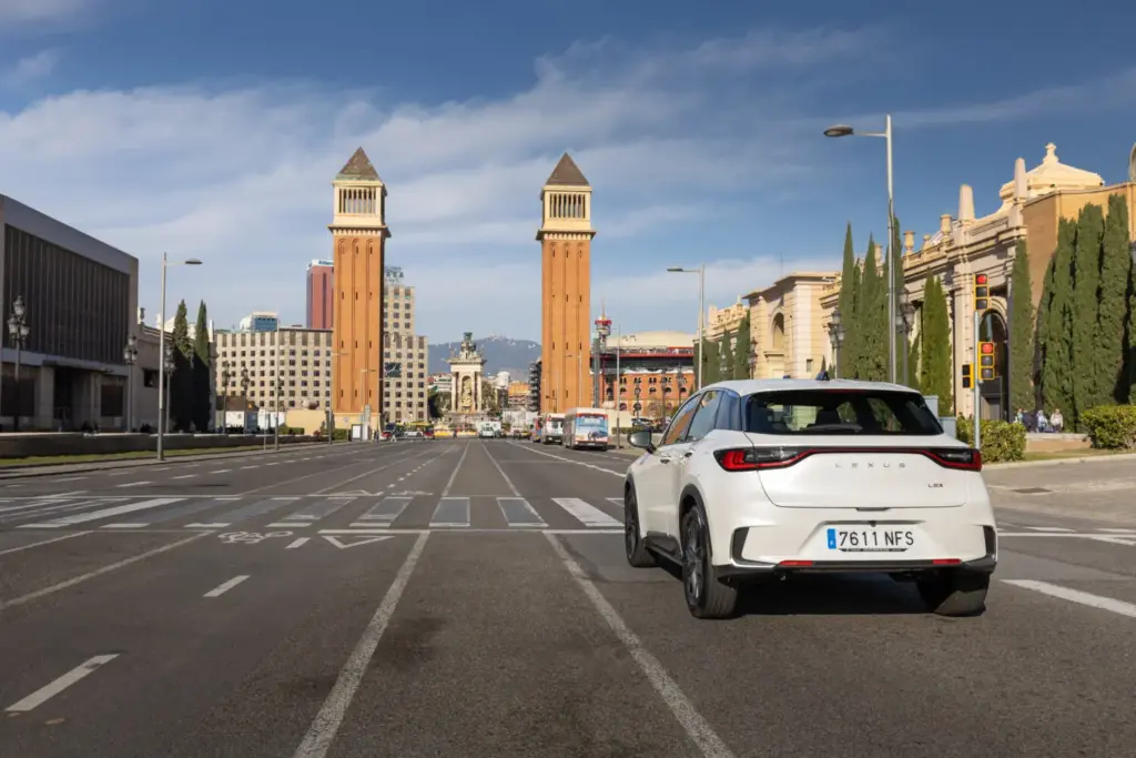 LEXUS LBX ARQUITECTURA BARCELONA 1 Motor16