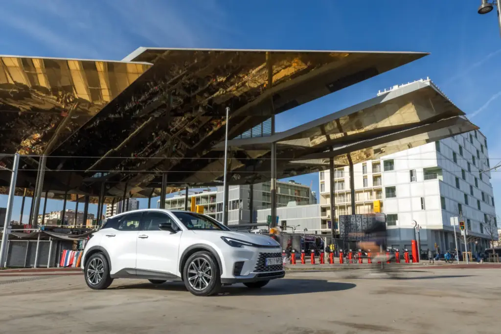 LEXUS LBX ARQUITECTURA BARCELONA 10 Motor16