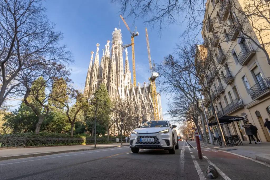 LEXUS LBX ARQUITECTURA BARCELONA 18 Motor16