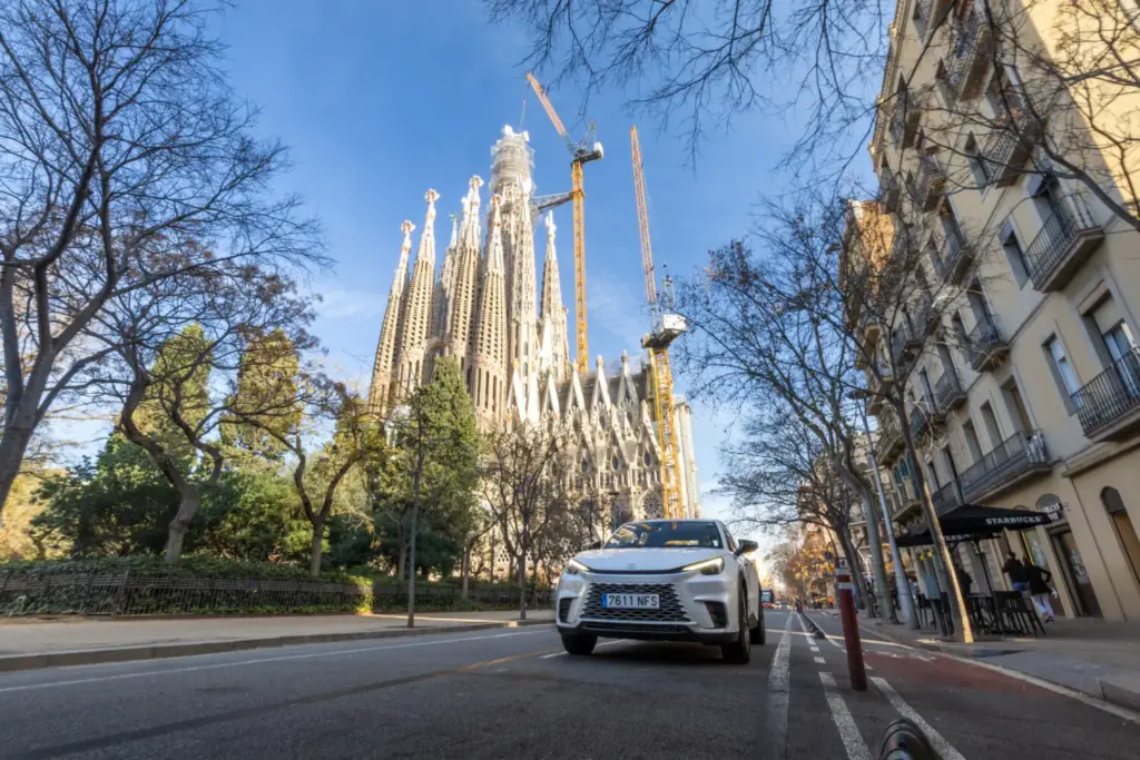 LEXUS LBX ARQUITECTURA BARCELONA 21 Motor16