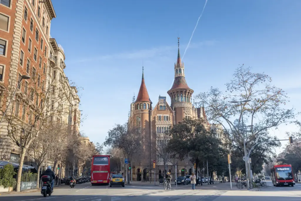 LEXUS LBX ARQUITECTURA BARCELONA 3 Motor16