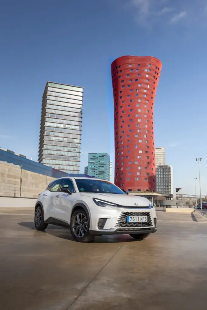 LEXUS LBX ARQUITECTURA BARCELONA 6 Motor16