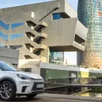 Rutas arquitectónicas con el Lexus LBX: Barcelona. Postales de una ciudad de vanguardia