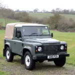 Este Land Rover Defender 90 Pick-Up de 2015 con solo 200 kilómetros puede ser tuyo