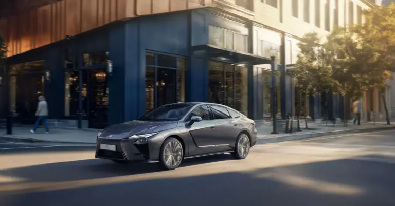 Lexus ES: La primera berlina eléctrica de la marca, a precio de híbrido ‘a secas’