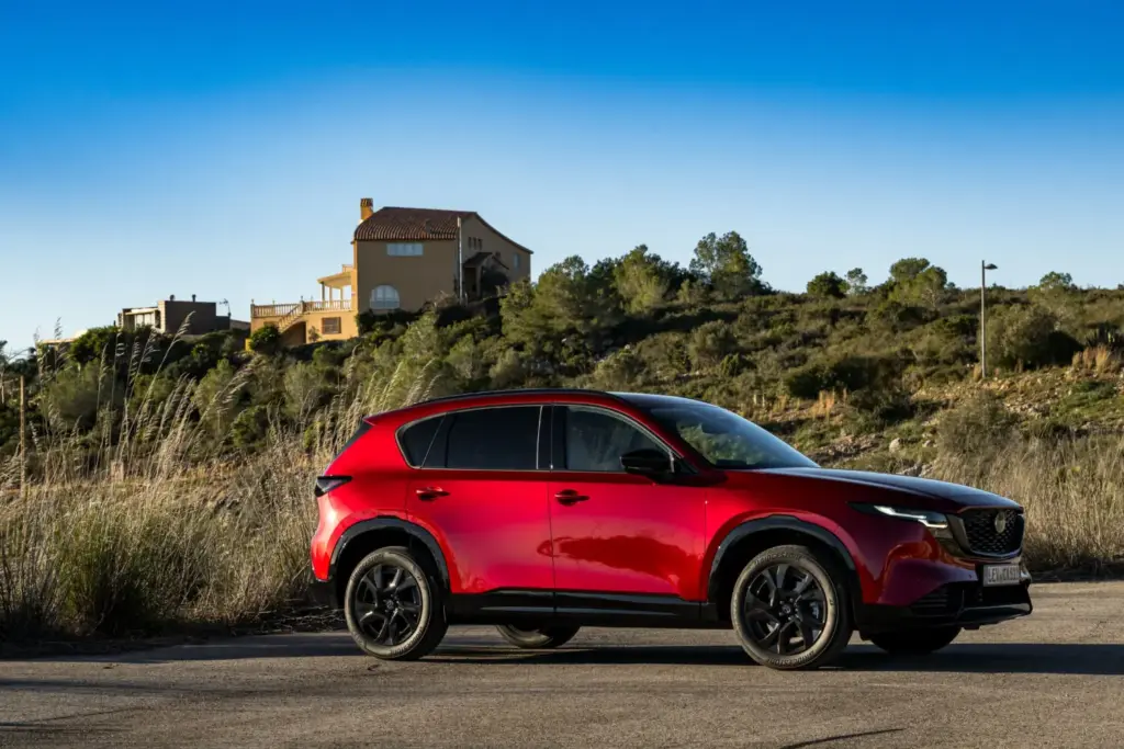 Primera prueba del nuevo Mazda CX-5, eleva el listón, pero se lo juega todo a una carta 7 Motor16 MAZDA CX 5 2026 12 Motor16