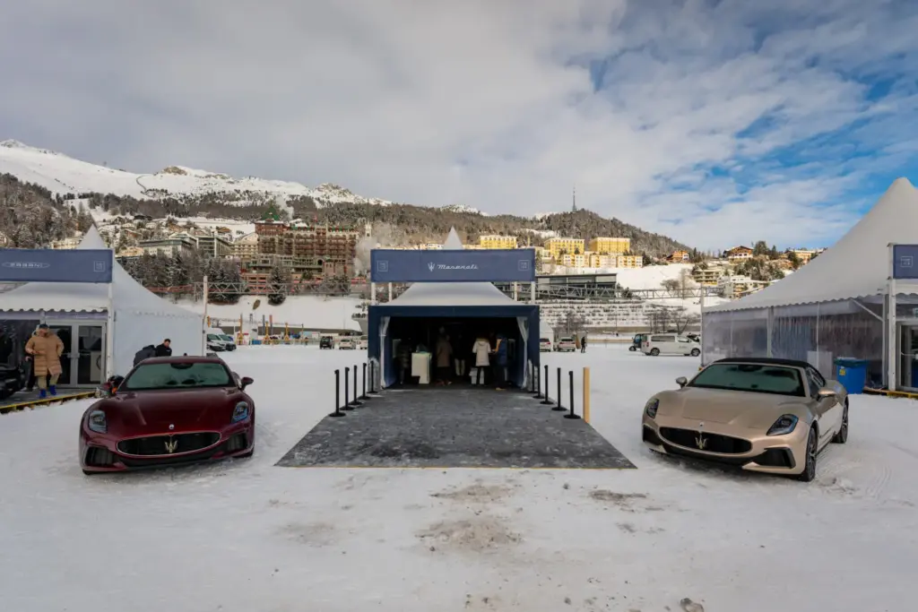 Maserati triunfa en la nieve de St. Moritz The I.C.E. 2026 con un one-off y un monoplaza histórico. 