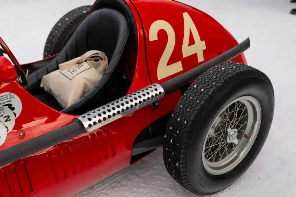 Maserati triunfa en la nieve de St. Moritz The I.C.E. 2026 con un one-off y un monoplaza histórico