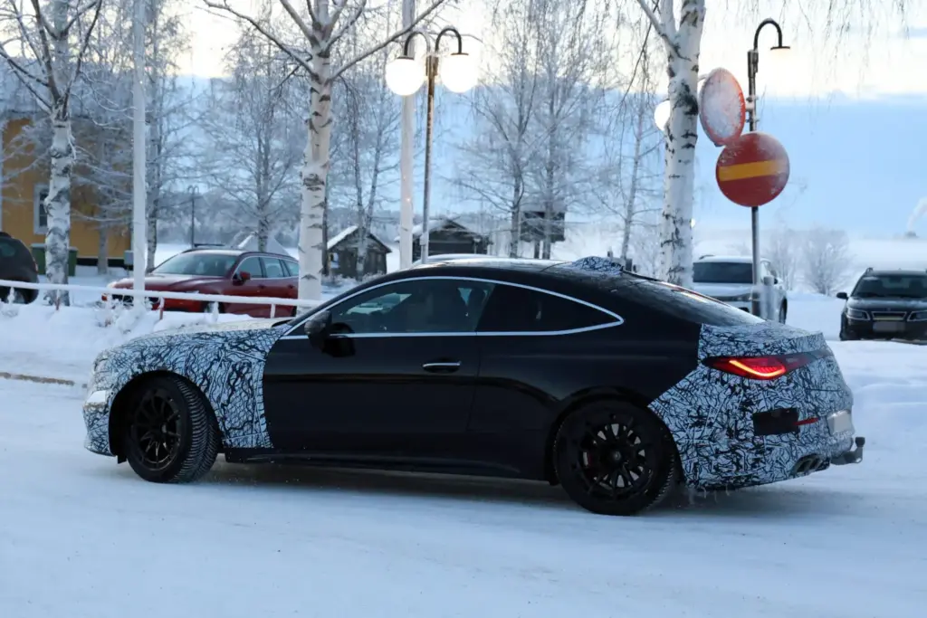 Mercedes AMG CLE 63 13 Motor16