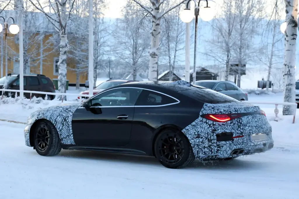 Mercedes AMG CLE 63 14 Motor16