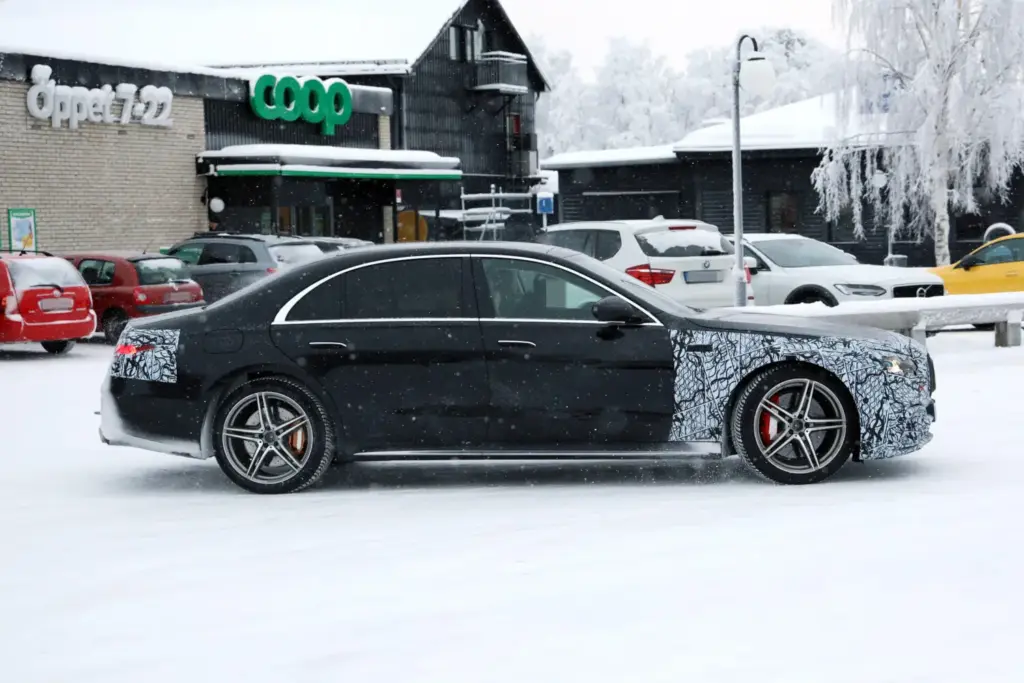 Mercedes-AMG S 63 2027 (10)