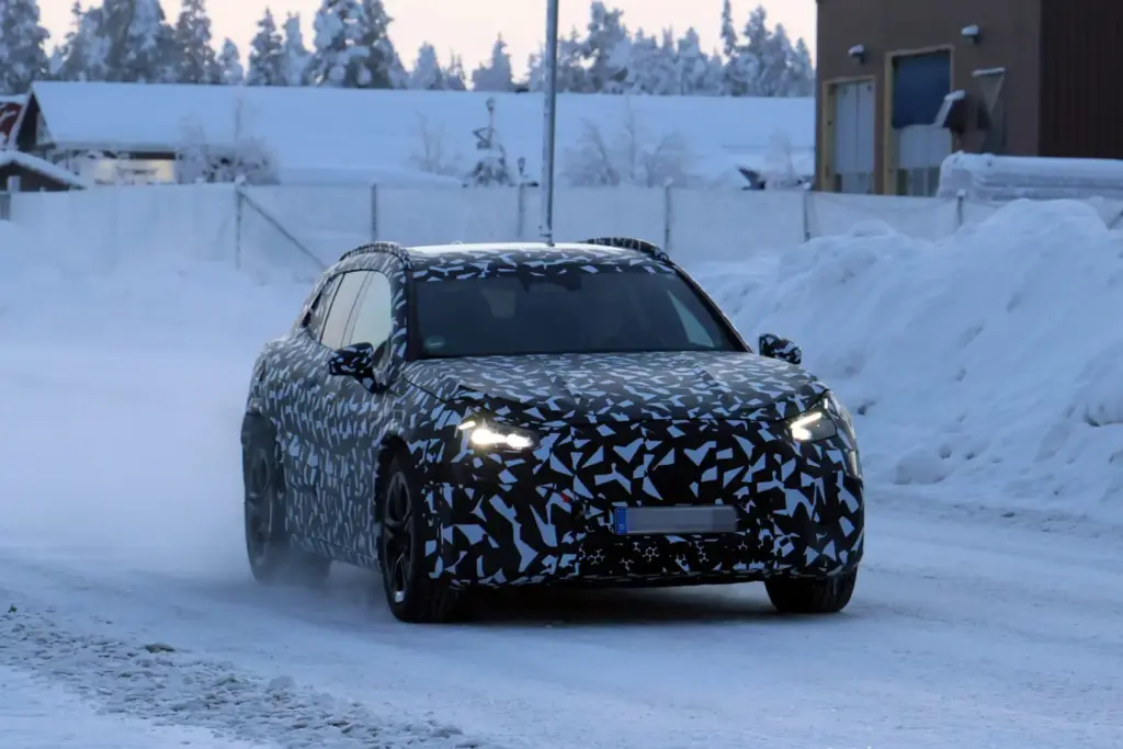 Mercedes AMG SUV EV 4 Motor16