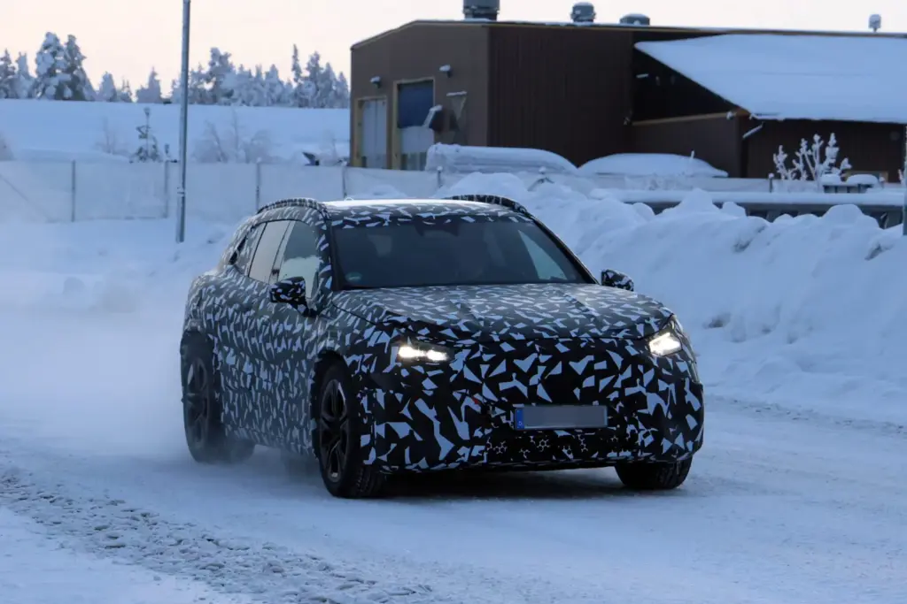 Mercedes AMG SUV EV 6 Motor16