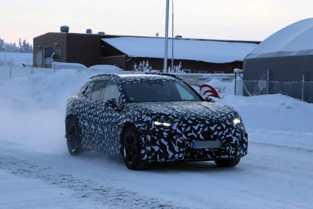 Mercedes AMG SUV EV 8 Motor16