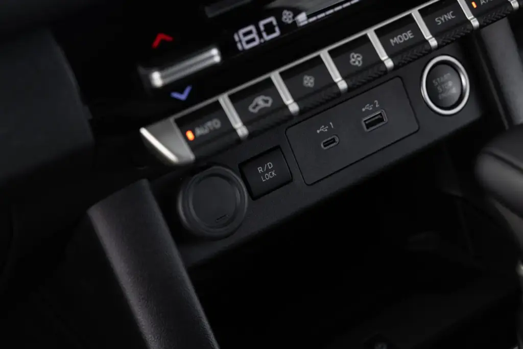 Nissan Navara 2026 d27 38 Motor16