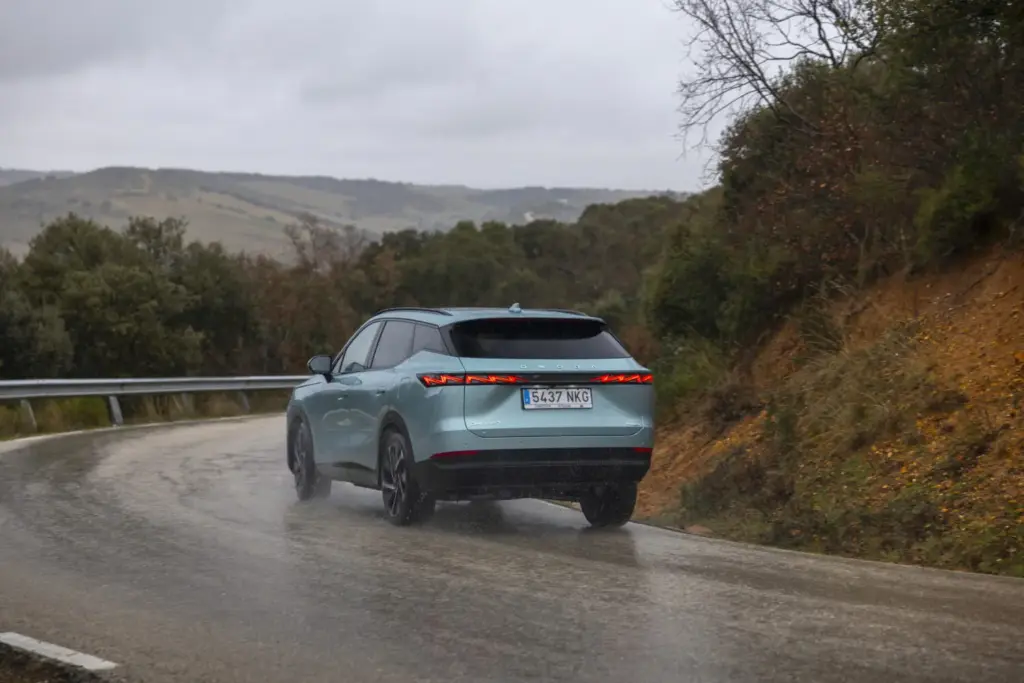 OMODA 7 SHS exterior 10 Motor16