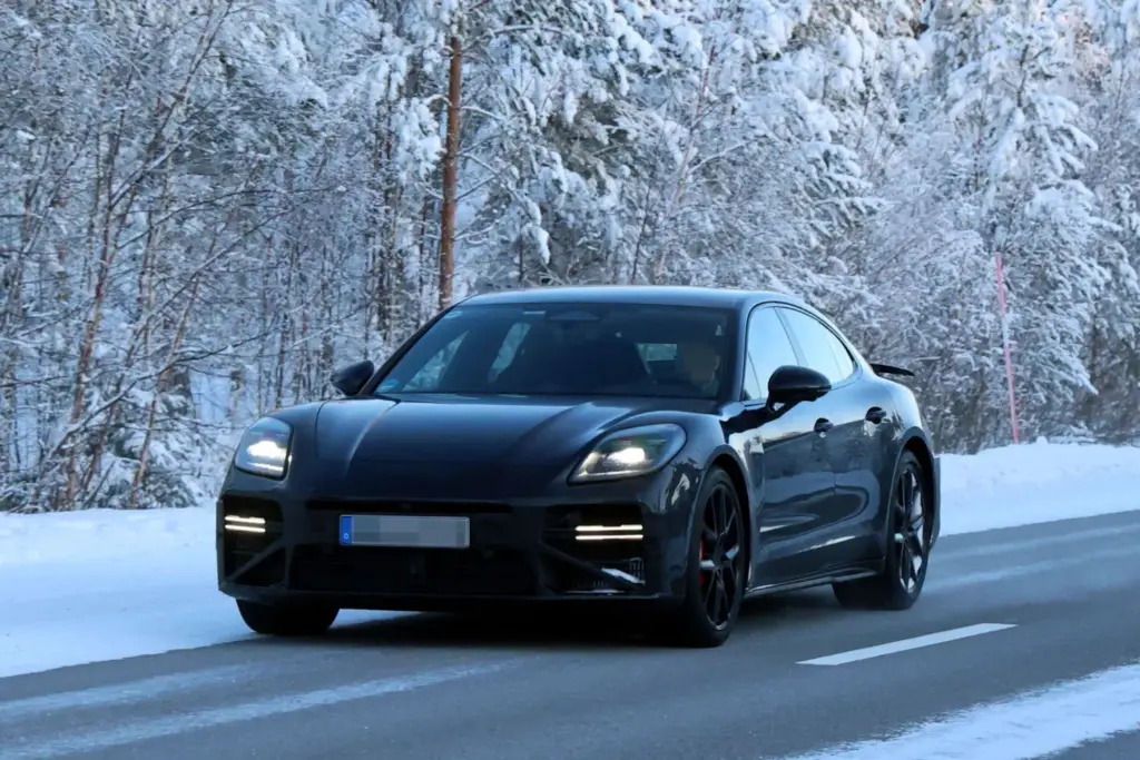 Porsche Panamera 2026 restyling 13 Motor16