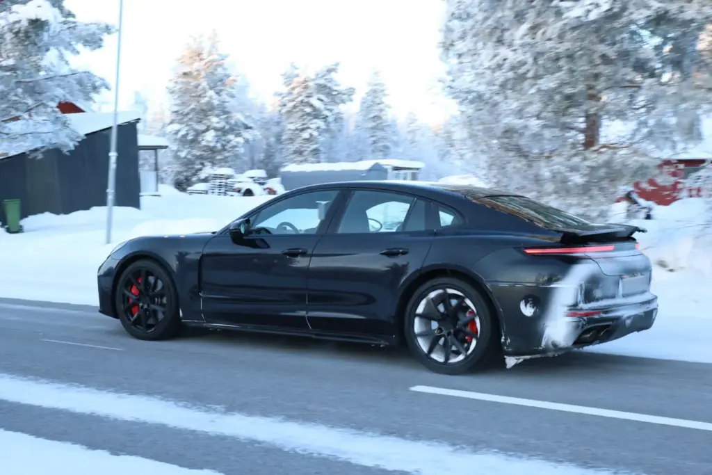 Porsche Panamera 2026 restyling 18 Motor16