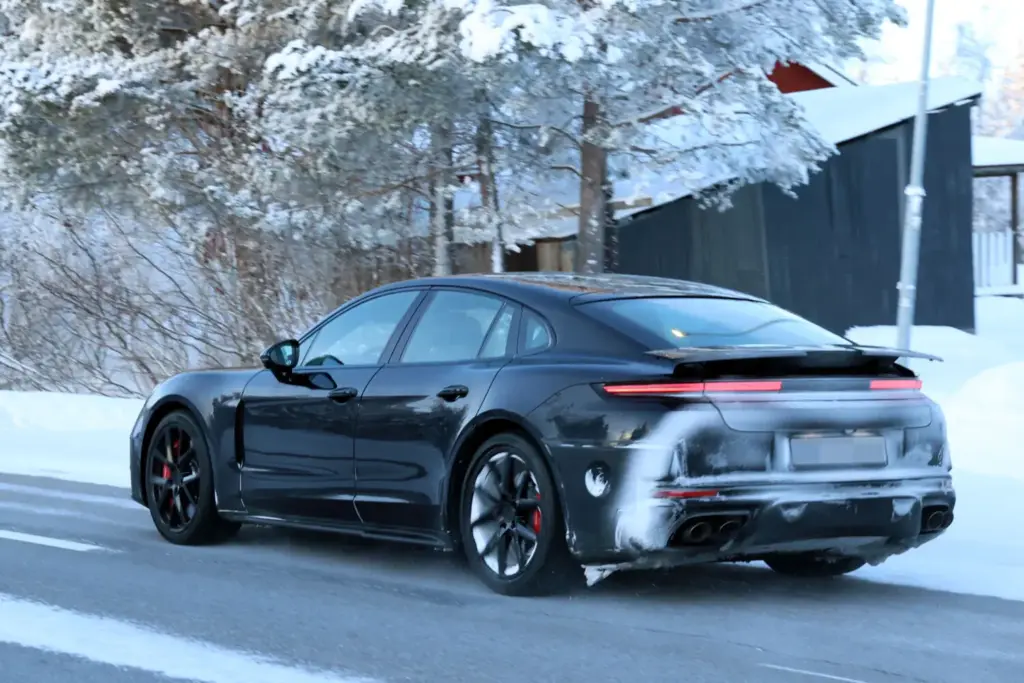 Porsche Panamera 2026 restyling 19 Motor16