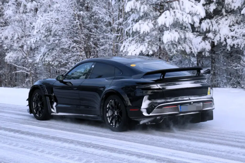 Porsche Taycan GT4 RS 12 Motor16