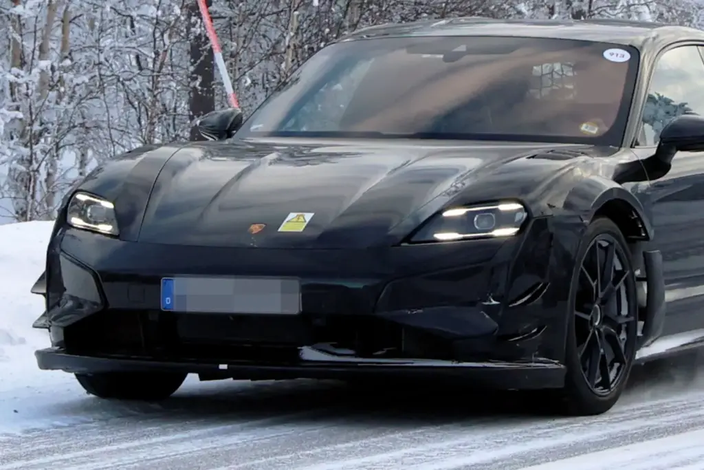 Porsche Taycan GT4 RS 3 Motor16