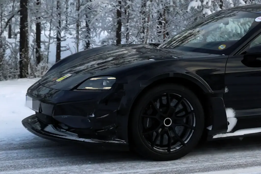 Porsche Taycan GT4 RS 8 Motor16