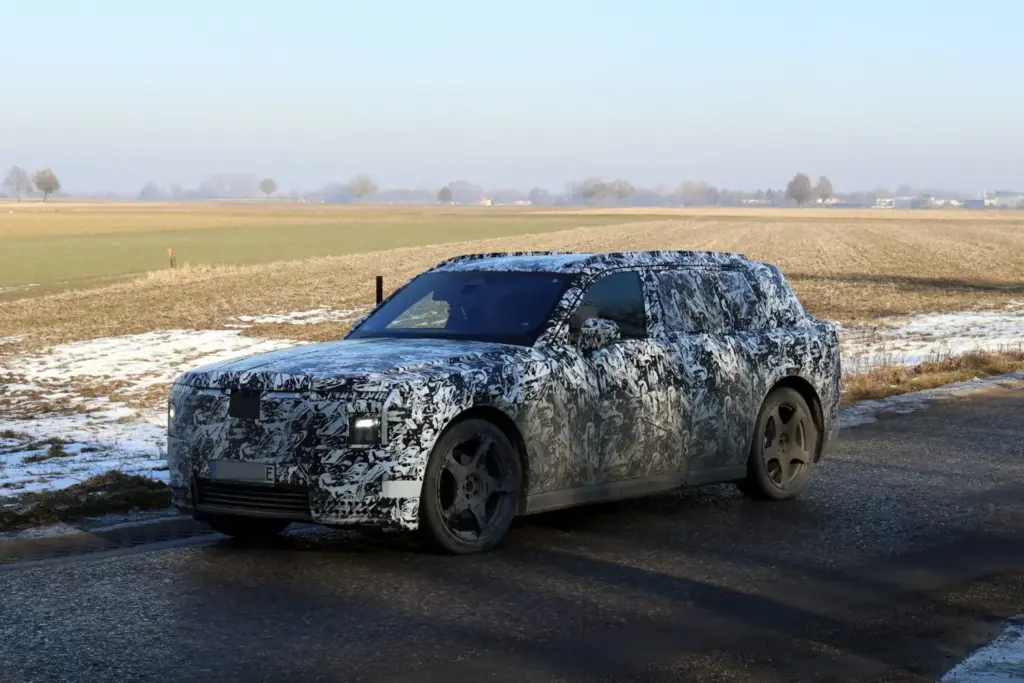 Rolls Royce EV SUV 10 Motor16