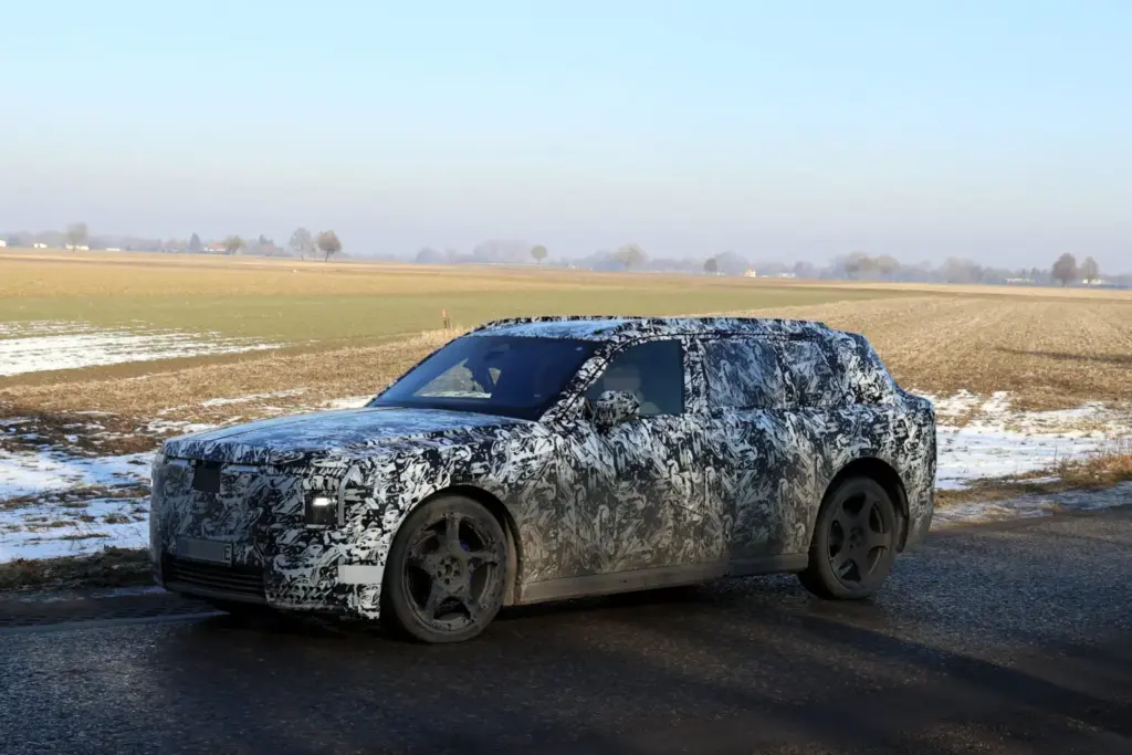 Rolls Royce EV SUV 11 Motor16