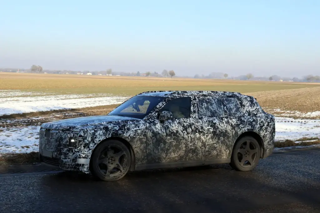 Rolls Royce EV SUV 12 Motor16