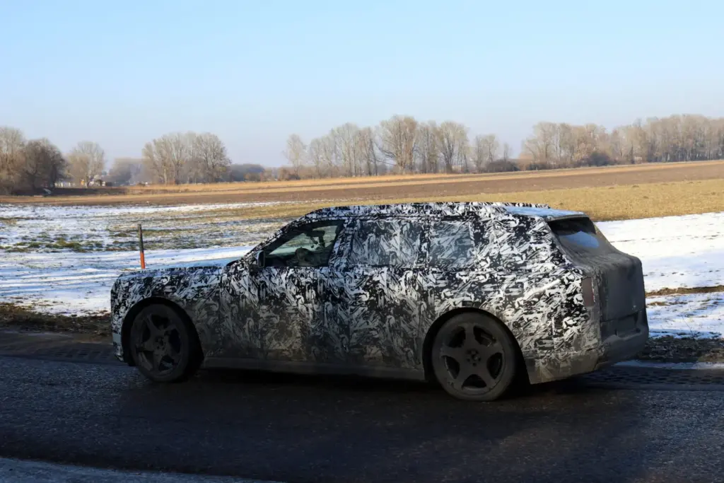 Rolls Royce EV SUV 18 Motor16